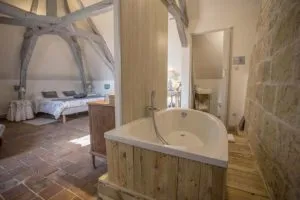Chambre d'hôtes - Manoir de la Blonnerie - Baignoire de la chambre Golden