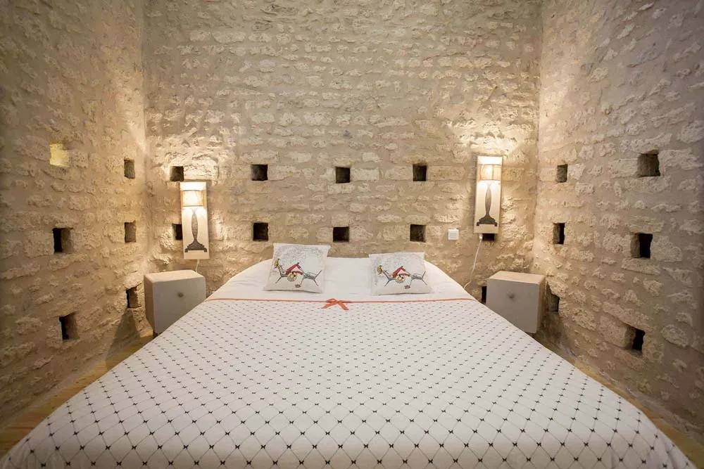 Manoir de la Blonnerie - Chambre d'hôtes insolite - Lit double pour deux personnes - Le Pigeonnier